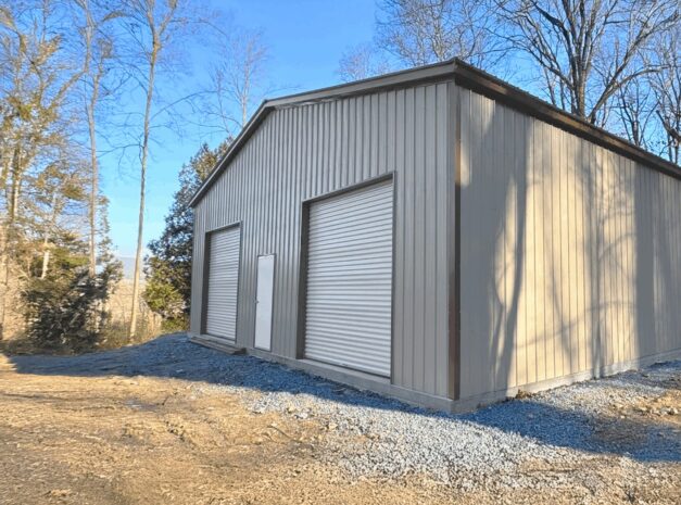 Clear span metal building in Addison, TX, featuring large roll-up doors and a neutral color scheme.
